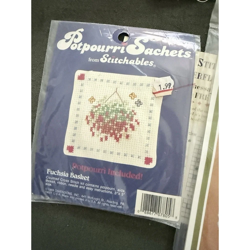 Lot of Cross Stitch Needlepoint Kits- Floral, Christmas, Nautical - Picture 6 of 8